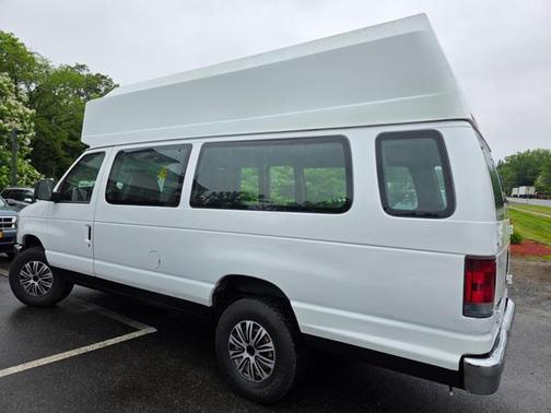 2008 Ford E350 Super Duty Base