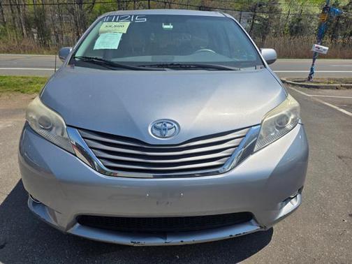 2012 Toyota Sienna XLE