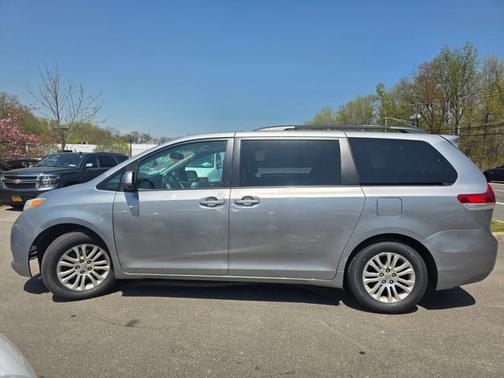2012 Toyota Sienna XLE