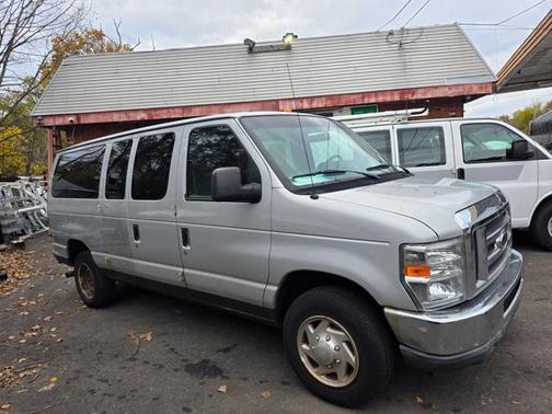 2010 Ford E350 Super Duty XLT
