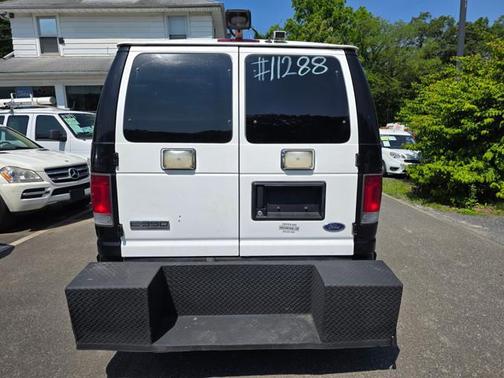 2009 Ford E350 Super Duty Base