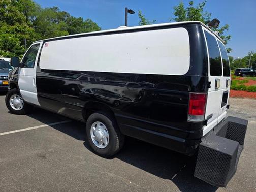2009 Ford E350 Super Duty Base