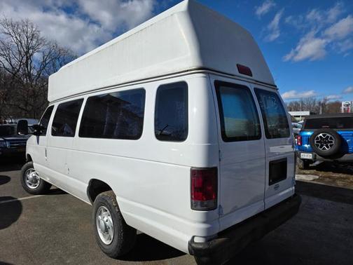 2010 Ford E350 Super Duty Base