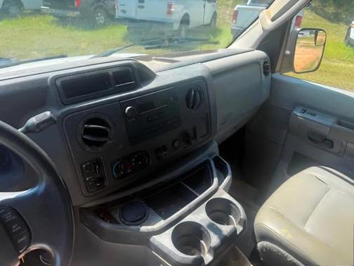 2011 Ford E350 Super Duty XL