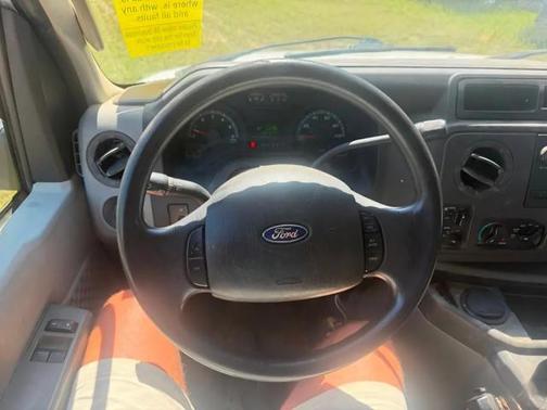 2011 Ford E350 Super Duty XL