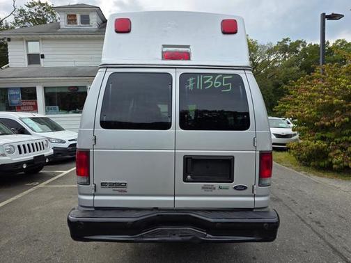 2012 Ford E350 Super Duty XL