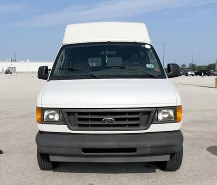 2004 Ford E350 Super Duty XL Wagon