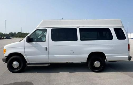 2004 Ford E350 Super Duty XL Wagon