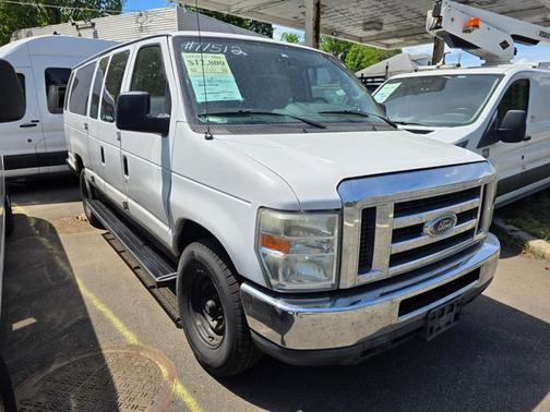 Oxford White 2011 Ford E350 Super Duty XLT