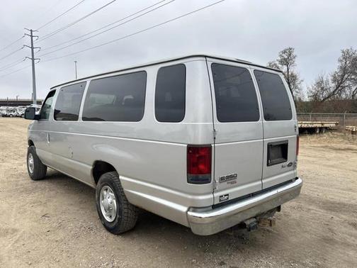 2010 Ford E350 Super Duty XLT