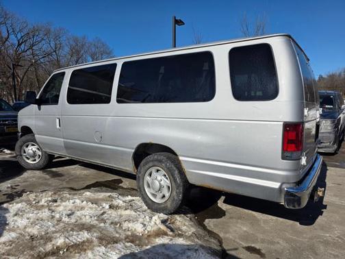 2010 Ford E350 Super Duty XLT