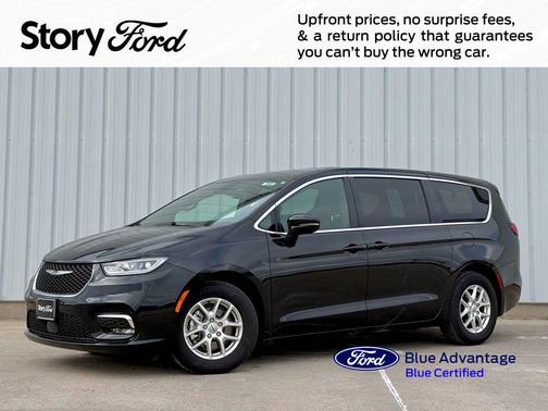 Diamond Black Crystal Pearlcoat 2025 Chrysler Pacifica L