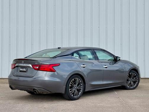 Gun Metallic 2016 Nissan Maxima 3.5 SL