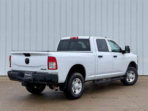 2023 RAM 2500 Tradesman Crew Cab 4x4 6'4' Box