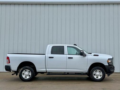 2023 RAM 2500 Tradesman Crew Cab 4x4 6'4' Box