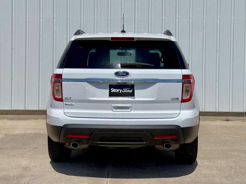 White 2014 Ford Explorer XLT