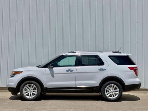 White 2014 Ford Explorer XLT