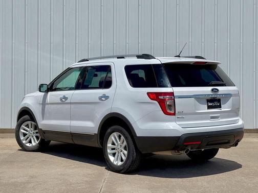 White 2014 Ford Explorer XLT