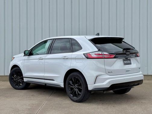 Oxford White 2024 Ford Edge SE