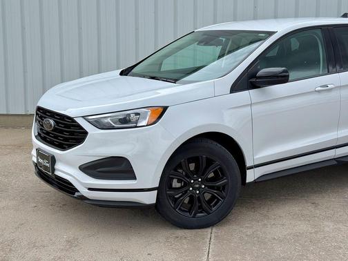 Oxford White 2024 Ford Edge SE