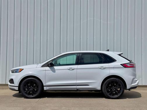 Oxford White 2024 Ford Edge SE