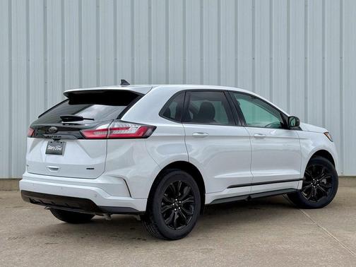 Oxford White 2024 Ford Edge SE