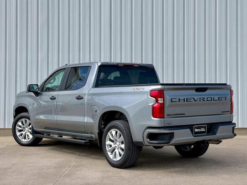 Sterling Gray Metallic 2023 Chevrolet Silverado 1500 Custom