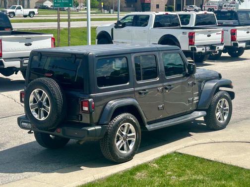Granite Crystal Metallic Clearcoat 2018 Jeep Wrangler Unlimited Sahara