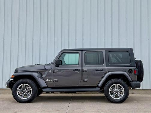 Granite Crystal Metallic Clearcoat 2018 Jeep Wrangler Unlimited Sahara