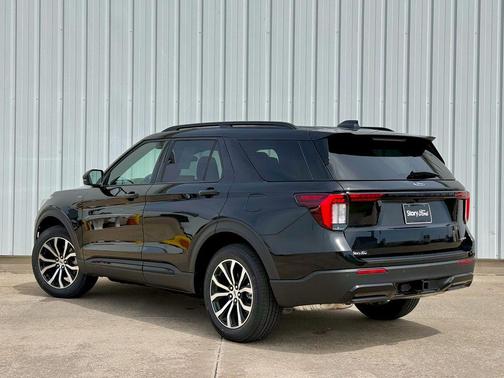 Agate Black Metallic 2026 Ford Explorer ST-Line