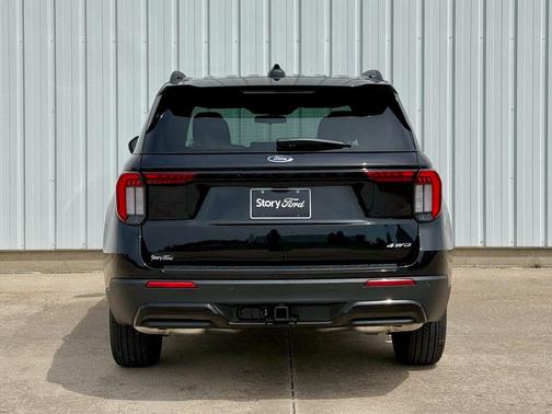Agate Black Metallic 2026 Ford Explorer ST-Line