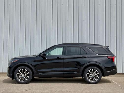 Agate Black Metallic 2026 Ford Explorer ST-Line