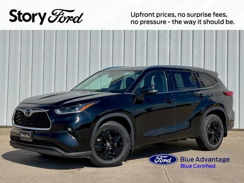Midnight Black Metallic 2021 Toyota Highlander XLE