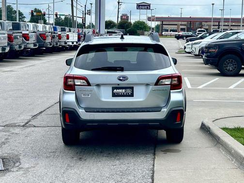 Ice Silver Metallic 2018 Subaru Outback 2.5i Premium
