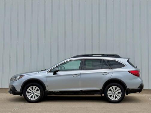 Ice Silver Metallic 2018 Subaru Outback 2.5i Premium