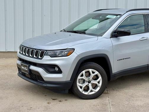 Silver Zynith Metallic Clearcoat 2025 Jeep Compass Latitude