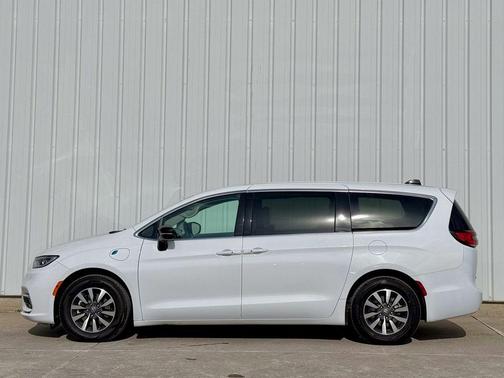 2024 Chrysler Pacifica Hybrid Select
