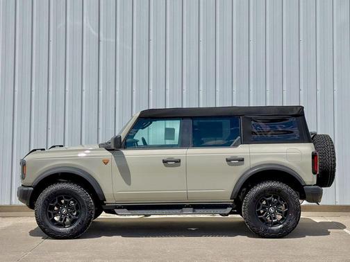 Desert Sand 2026 Ford Bronco Badlands
