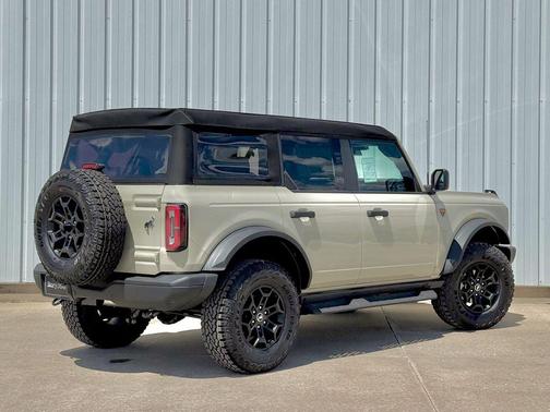 Desert Sand 2026 Ford Bronco Badlands