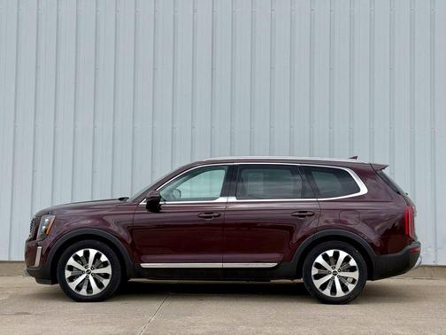Sangria 2021 Kia Telluride EX