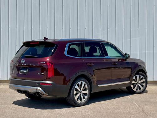 Sangria 2021 Kia Telluride EX