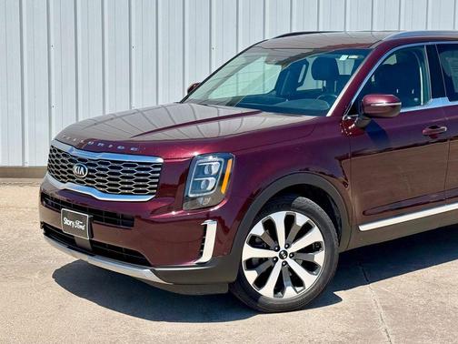 Sangria 2021 Kia Telluride EX