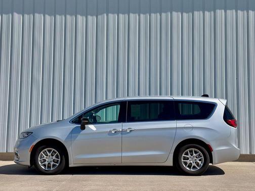 Silver Mist Clearcoat 2024 Chrysler Pacifica Touring L