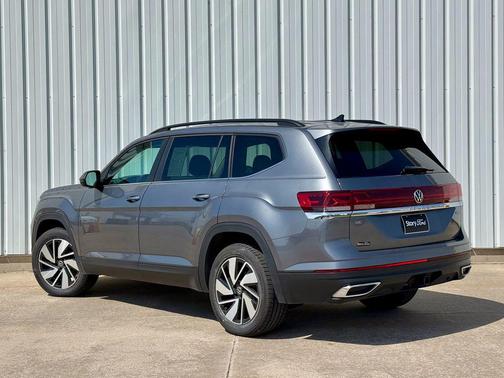 Pure Gray 2025 Volkswagen Atlas 2.0T SE w/Technology 4MOTION