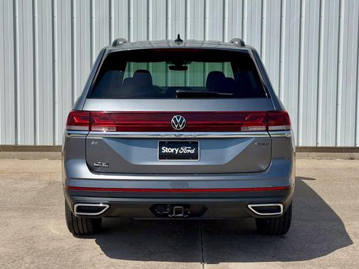 Pure Gray 2025 Volkswagen Atlas 2.0T SE w/Technology 4MOTION