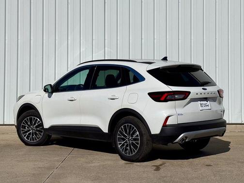 2025 Ford Escape PHEV SE