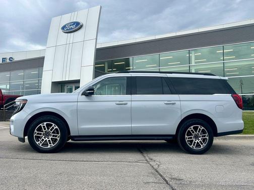 Space Silver Metallic 2025 Ford Expedition Max Active 4x4