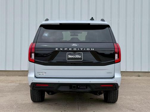 Space Silver Metallic 2025 Ford Expedition Max Active 4x4