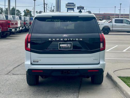Space Silver Metallic 2025 Ford Expedition Max Active 4x4