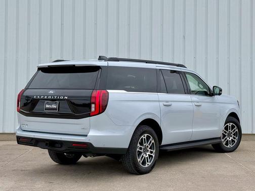 Space Silver Metallic 2025 Ford Expedition Max Active 4x4